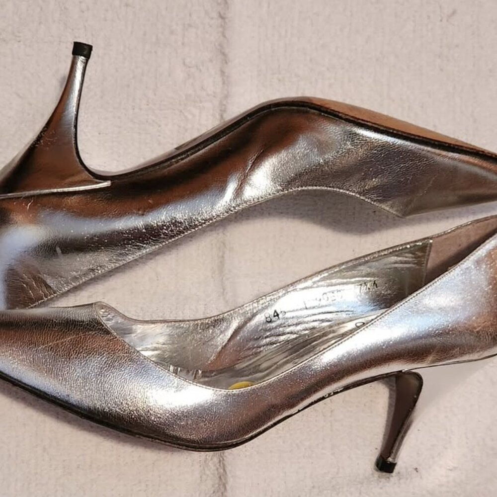 Vintage Silver Pointed-Toe Pumps – Amour by Step In Style – Size 7.5 - Picture 2 of 2
